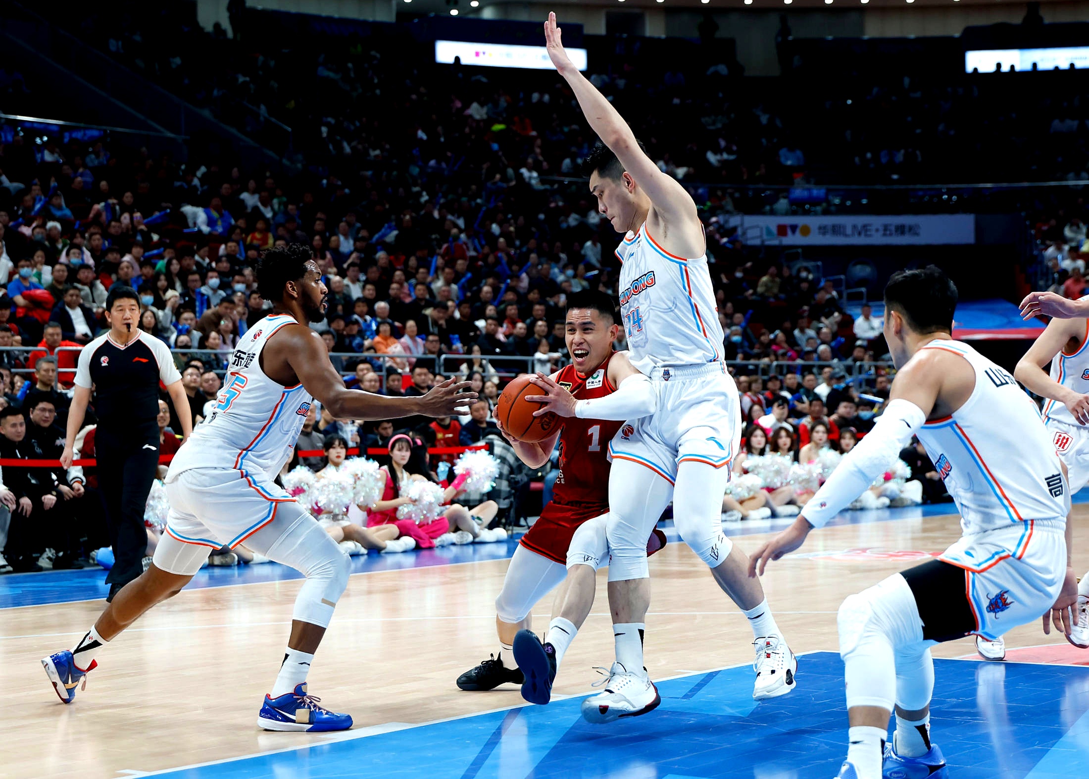 国际比赛日山东男篮备战CBA常规赛，临场应变细节曝光，目标明确，轮换策略成焦点的简单介绍