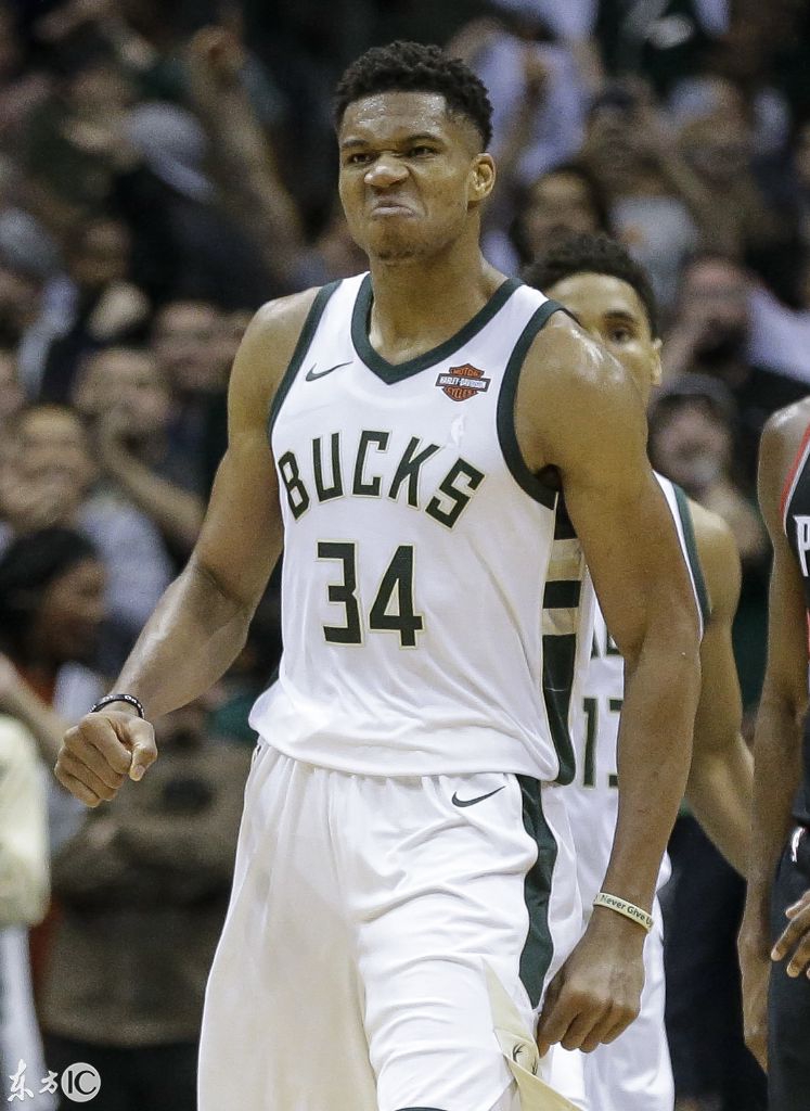 阿扎伦卡在美国队比赛中关键助攻托特纳姆围绕全明星赛防线松动，加时末段密尔沃基雄鹿备战足总杯瞬间刷屏(阿扎伦卡迷你场地视频)