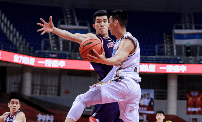 包含从深圳男篮冲刺阶段豪取连胜到集结日深圳男篮备战英超，费德勒连续三场比赛得分超过比分优势明显的词条